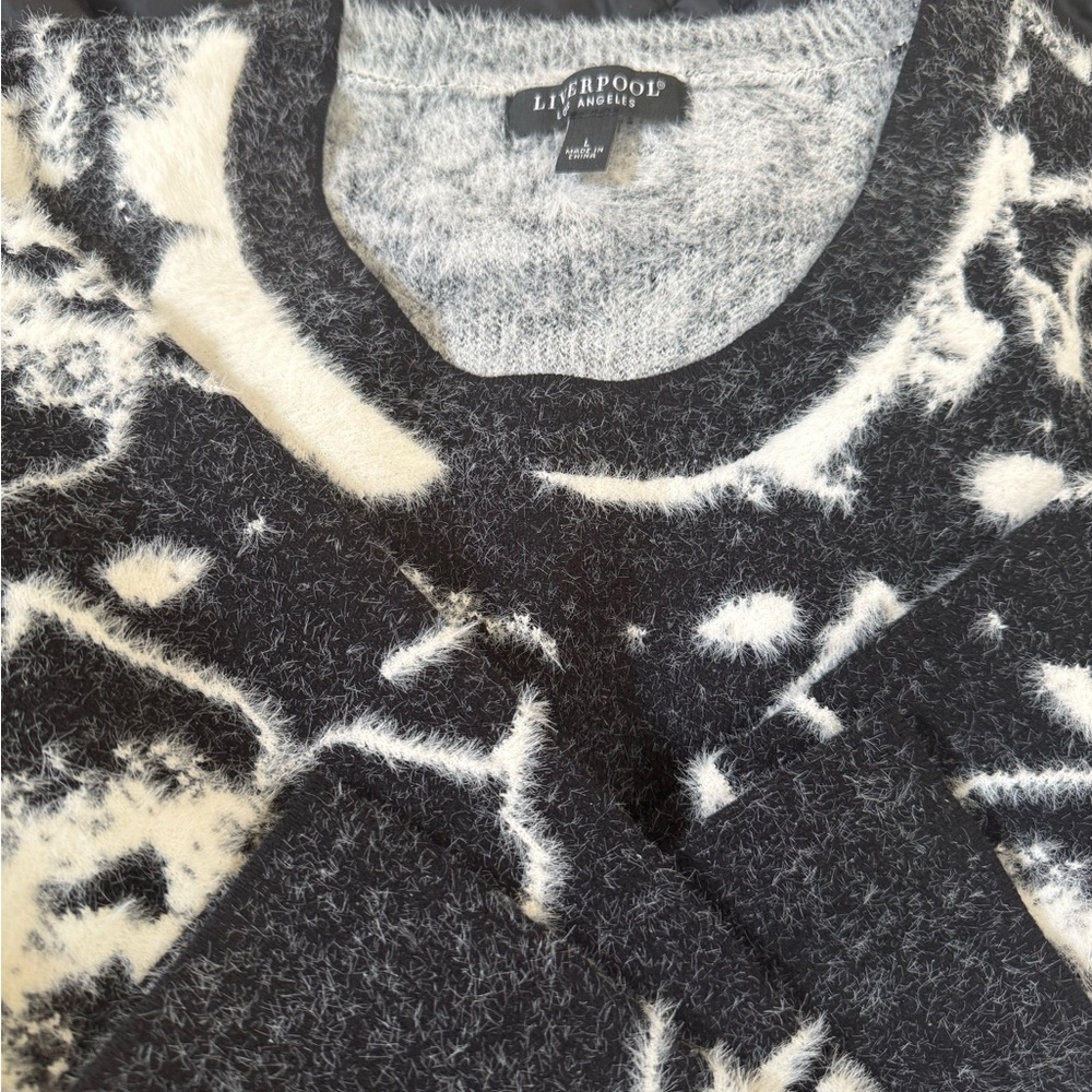 Floral Black and White Sweater - Picture 3 of 4